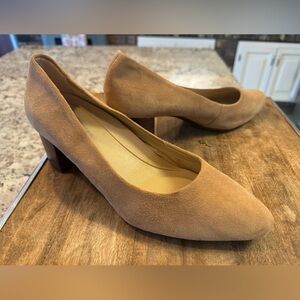 AEROSOLES Silver Star Tan Suede Heels
